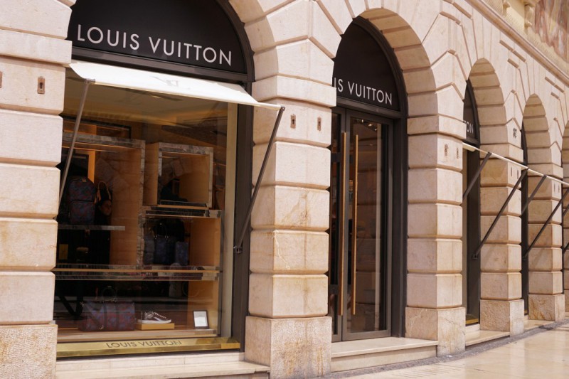 LVMH Moet Hennessy Louis Vuitton SE Stock Price Today